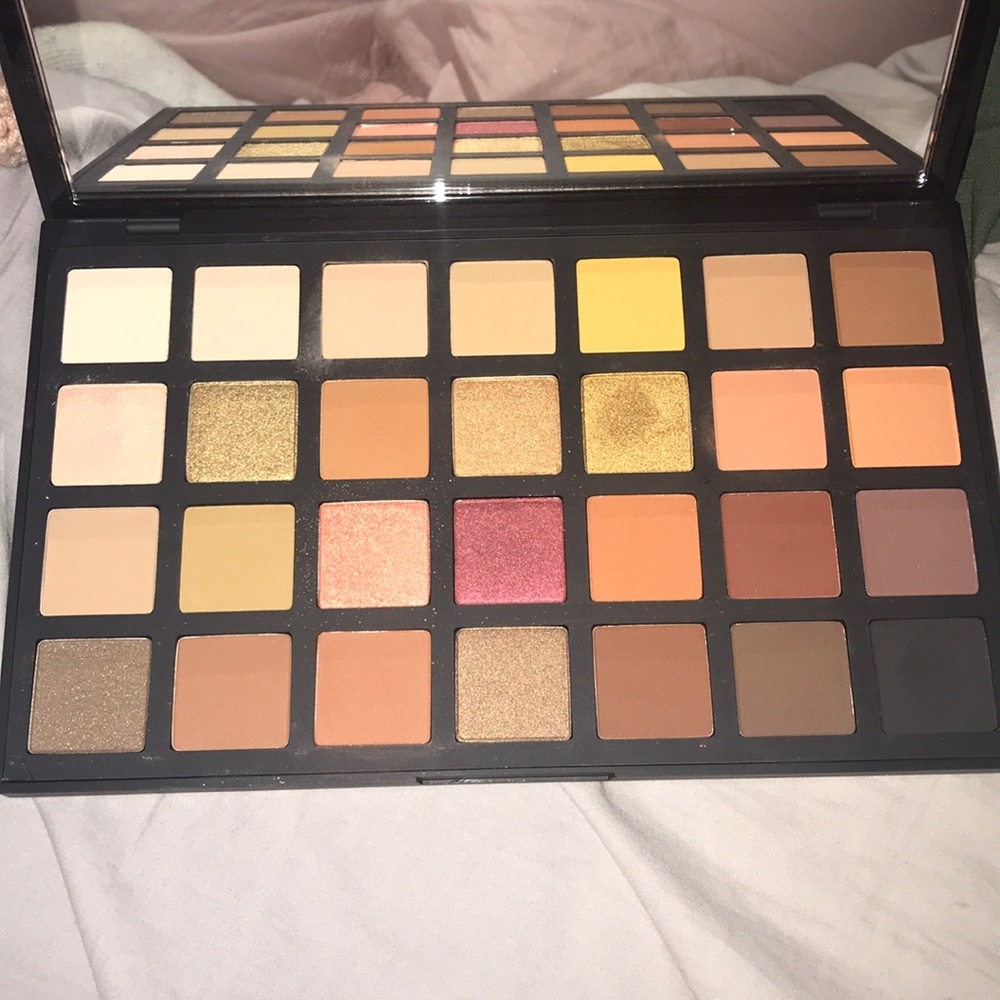 Eyeshadow palette